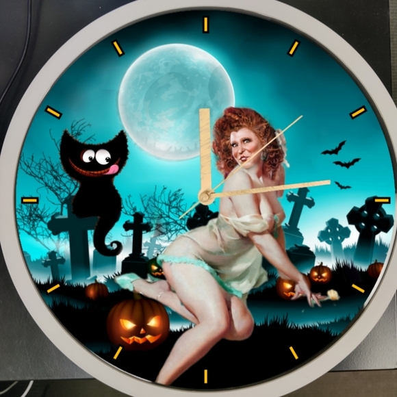 Hocus pocus Winifred and her Cat clock - Picture 5 of 6